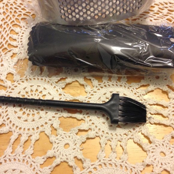 Stainless Steel Garlic Press, new in opened box - Picture 5 of 7